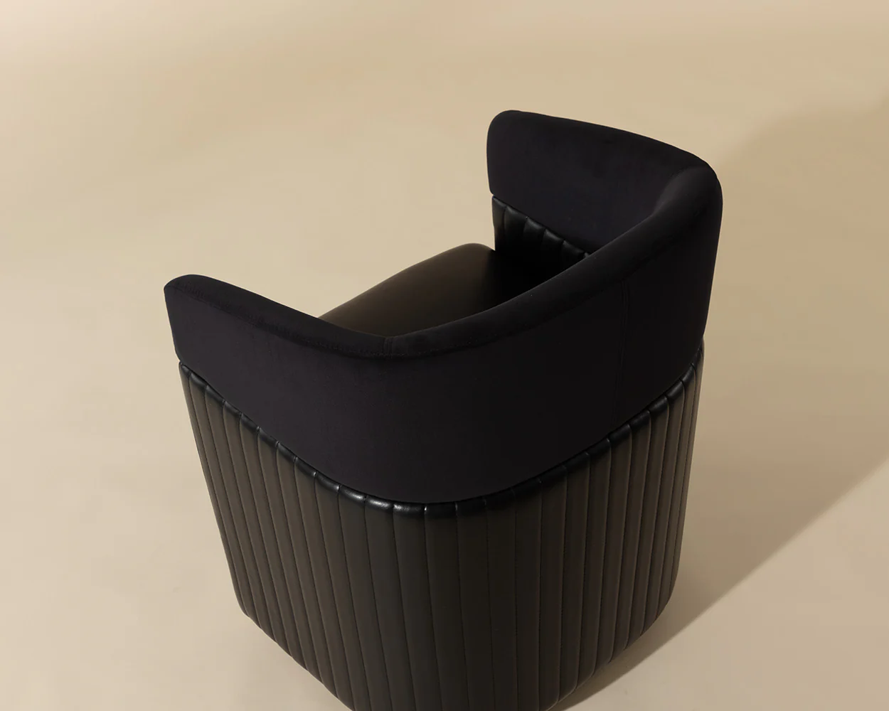 Genval Wheeled Lounge Chair - Image 5