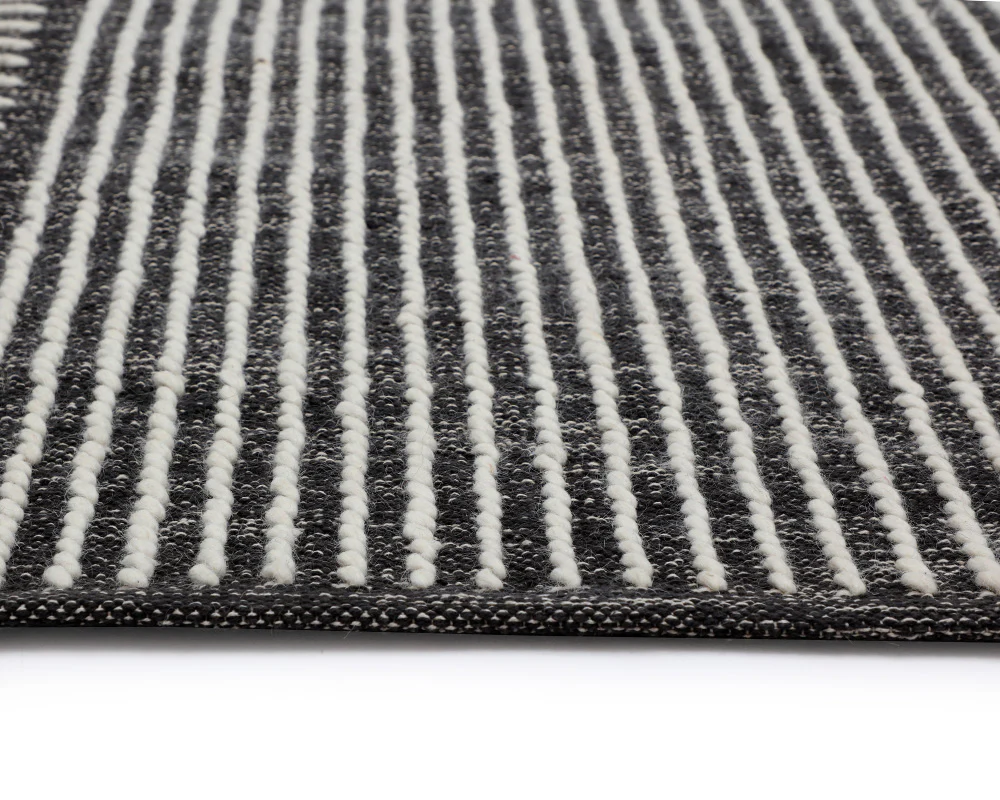 Serene Hand-woven Rug - Image 5