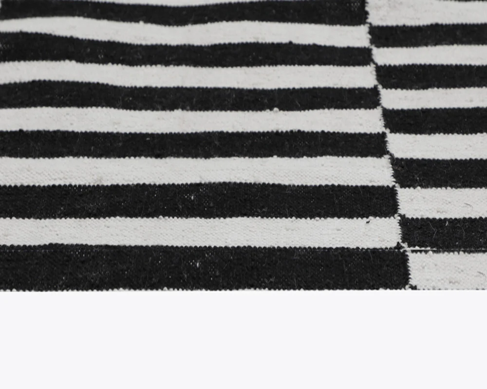 Zigby Hand-woven Rug - Image 4